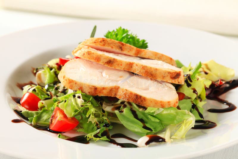 Chicken breast with green salad