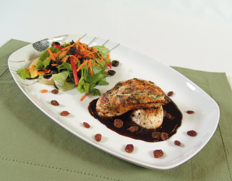 Chicken with raisin sauce