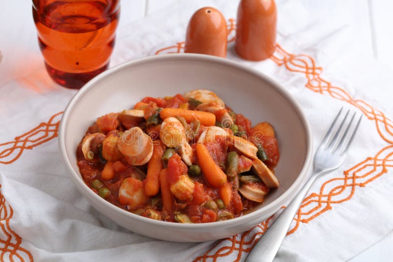 Chicken sausage and vegetable ragout with tomato sauce