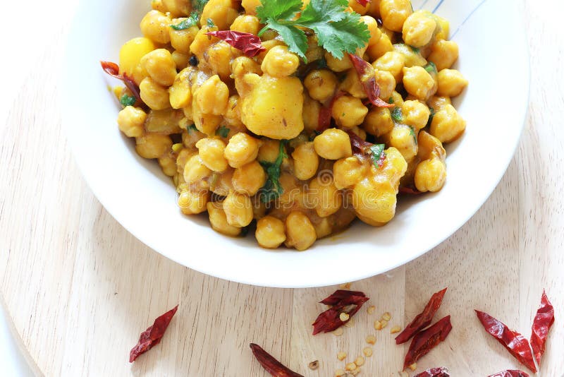 Chickpeas Curry with Potato Stock Photo - Image of spicy, healthy: 77897094