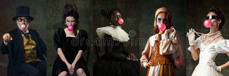 Chicles de burbuja rosa que soplan. gente medieval como realeza con ropa vintage de fondo oscuro. imagen de archivo