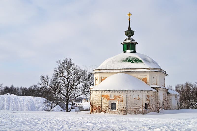Chiesa antica in Suzdal, Russia di Pyatnitskaya immagine stock libera da diritti Chiesa antica in Suzdal, Russia di Pyatnitskaya immagine stock libera da diritti