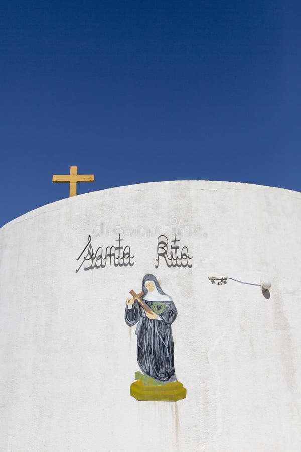 Chiesa cattolica di Santa Rita con chiaro cielo blu, Argentina fotografie stock libere da diritti Chiesa cattolica di Santa Rita con chiaro cielo blu, Argentina fotografie stock libere da diritti