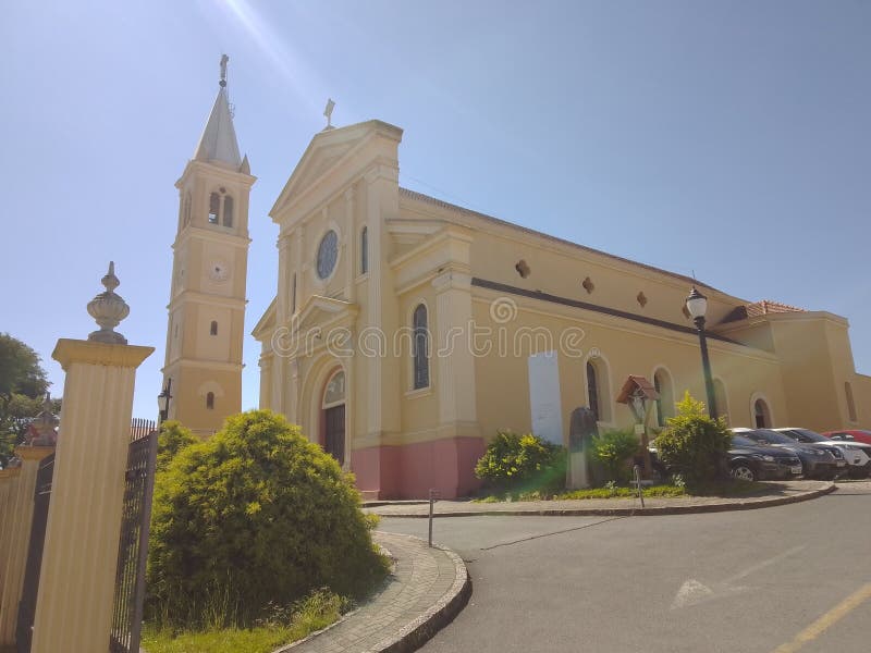 Chiesa cattolica sao jose e santa felicidade in giallo e bianco nel quartiere turistico di santa felicidade immagini stock libere da diritti