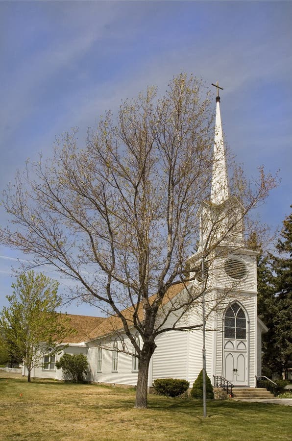 Chiesa con lo steeple immagini stock libere da diritti Chiesa con lo steeple immagini stock libere da diritti