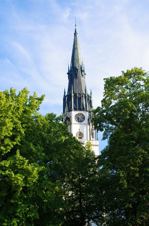 Chiesa del presupposto di vergine Maria, Spisska Nova Ves, Slovacchia immagine stock libera da diritti Chiesa del presupposto di vergine Maria, Spisska Nova Ves, Slovacchia immagine stock libera da diritti