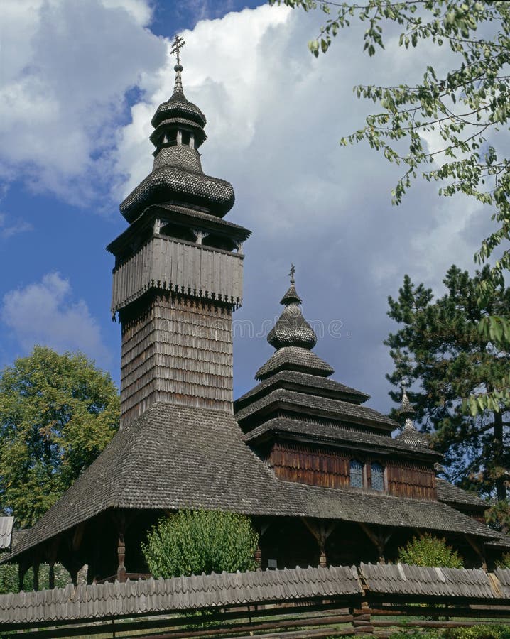 Chiesa di legno di Mikhail in Uzhgorod fotografia stock Chiesa di legno di Mikhail in Uzhgorod fotografia stock