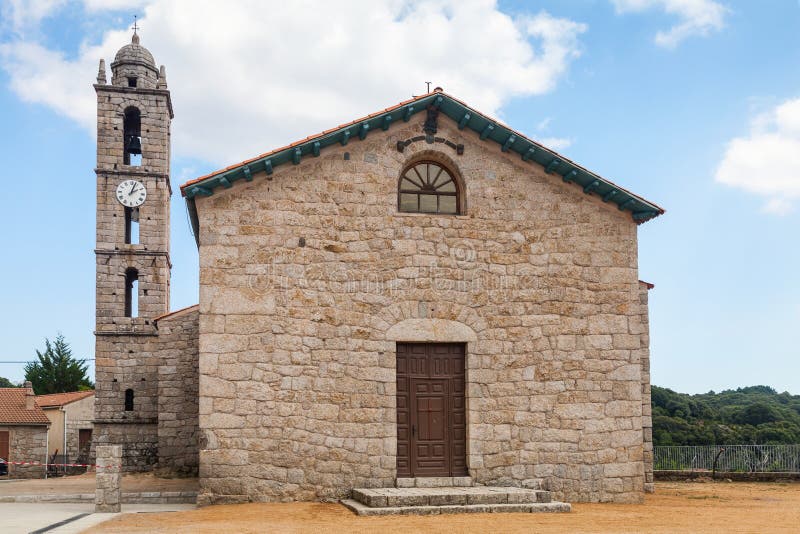 Chiesa di San-Georges, Quenza, Corsica del sud fotografia stock libera da diritti Chiesa di San-Georges, Quenza, Corsica del sud fotografia stock libera da diritti