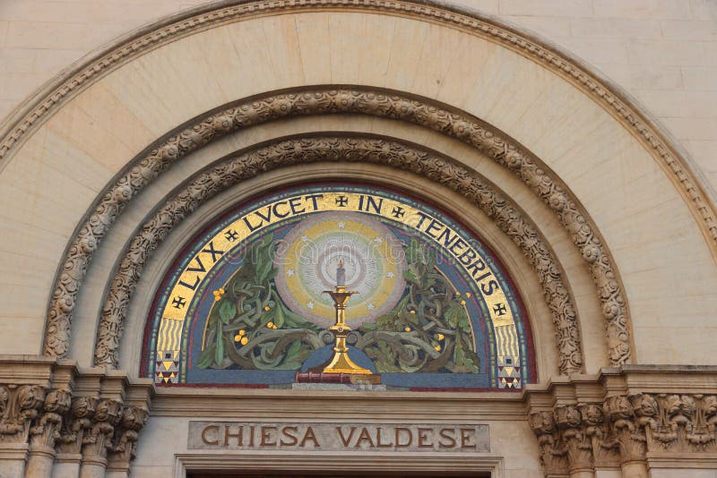 Differenza Tra Chiesa Valdese E Cattolica Chiesa Evangelica Valdensiana a Roma Fotografia Stock - Immagine di