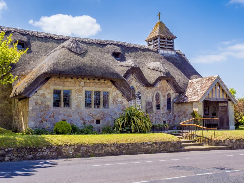 Chiesa inglese del cottage immagine stock libera da diritti Chiesa inglese del cottage immagine stock libera da diritti