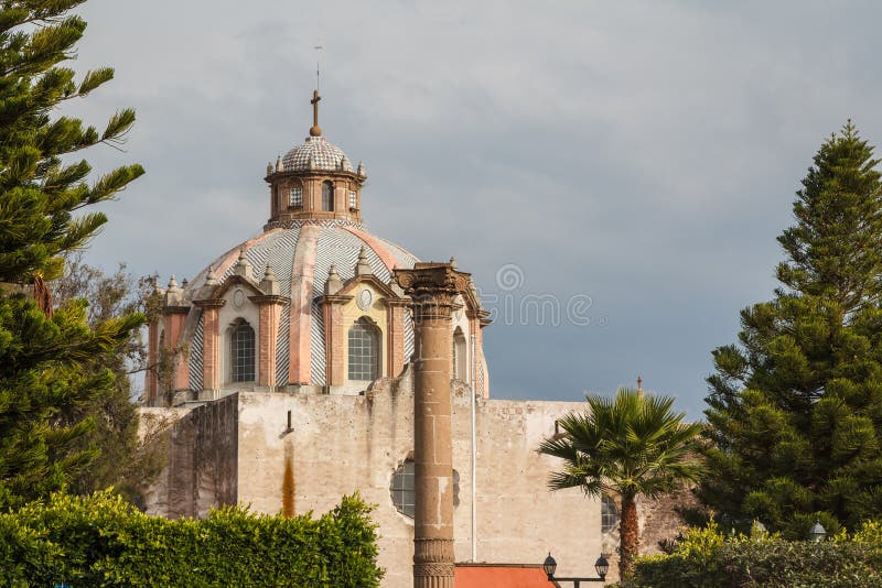 Chiesa nel centro coloniale di Huichapan fotografie stock libere da diritti Chiesa nel centro coloniale di Huichapan fotografie stock libere da diritti
