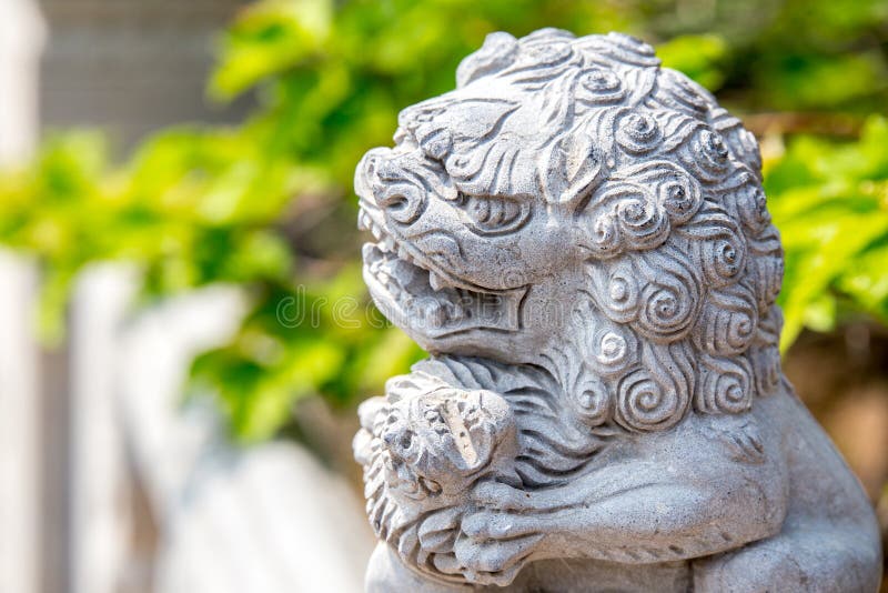 Chiffre en pierre féroce de lion photographie stock libre de droits Chiffre en pierre féroce de lion photographie stock libre de droits