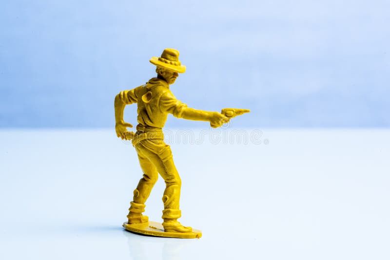 Chiffre en plastique de jouet de cowboy jaune images libres de droits Chiffre en plastique de jouet de cowboy jaune images libres de droits