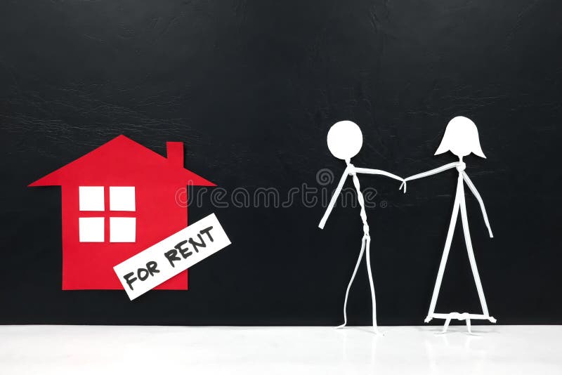 Chiffre humain de crosse de couples en regardant une maison rouge avec pour la signalisation de loyer à l'arrière-plan noir avec l