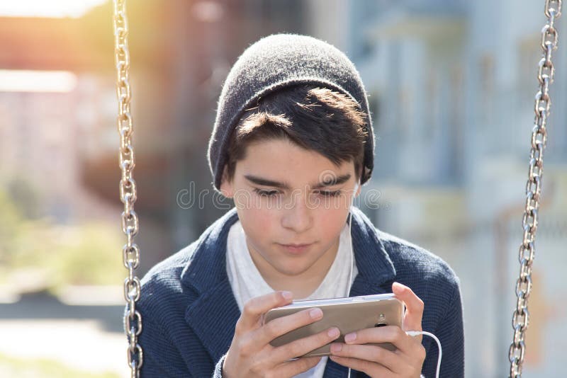 Child with the cellphone