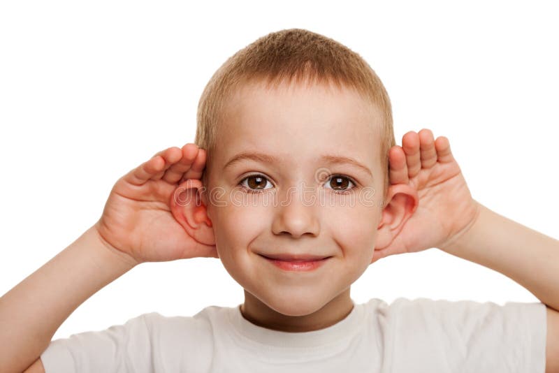 Sorridente uomo bambino mano di ascolto orecchio sordo gossip.