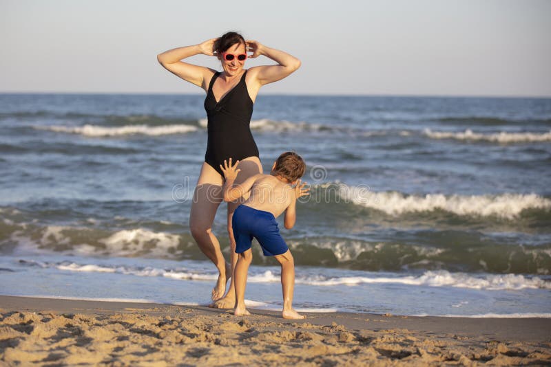 Child with mom at sea.