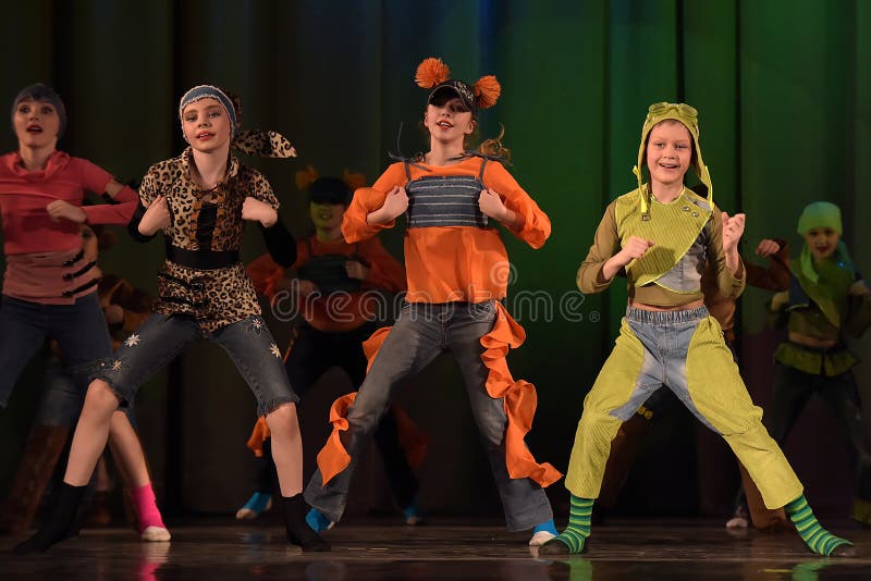 Children Dancing on the Stage in Animal Costumes Editorial Photography -  Image of christmas, colours: 75256517