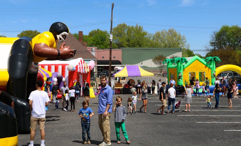 Children Play on Bouncy Houses At The Overton Square Annual Crawfish Festival in Memphis royalty free stock images Children Play on Bouncy Houses At The Overton Square Annual Crawfish Festival in Memphis royalty free stock images