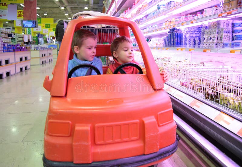 Children in toy automobile3