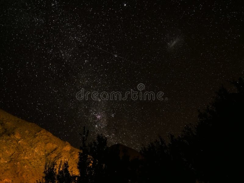 Chile-Nacht spielt Ansicht mit Berg die Hauptrolle lizenzfreies stockfoto Chile-Nacht spielt Ansicht mit Berg die Hauptrolle lizenzfreies stockfoto