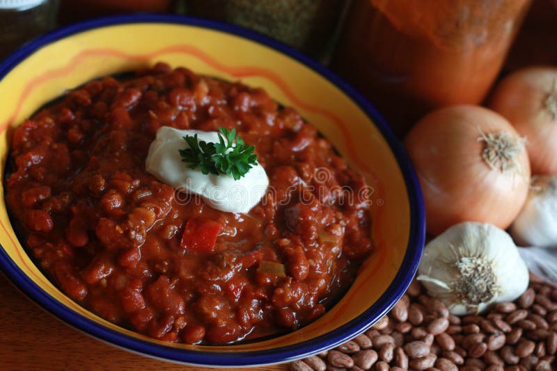 Bowl of chili con carne ready to eat.