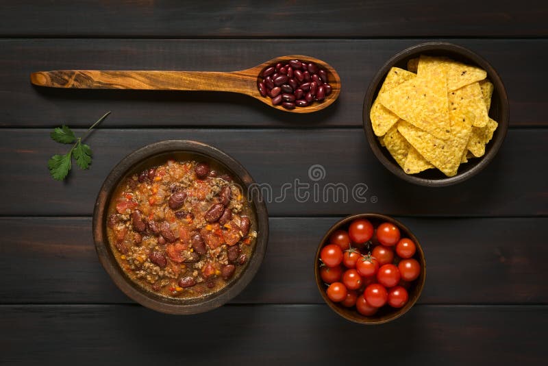 Chili Con Carne Mit Tortillachips Stockbild - Bild von chip, nahrung ... Chili Con Carne Mit Tortillachips Stockbild - Bild von chip, nahrung ...