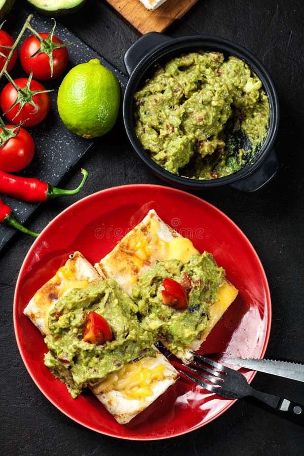 Chimichanga/molhado Fried Burrito Com Guacamole E Creme De Leite