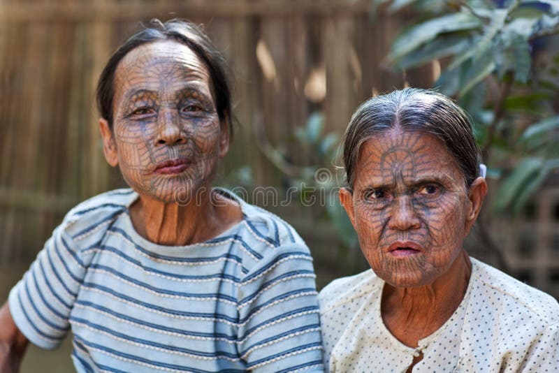 Chin Tribe tattooed mulheres, Myanmar fotos de stock royalty free Chin Tribe tattooed mulheres, Myanmar fotos de stock royalty free