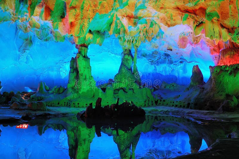 También conocido cueva o cuevas cueva.