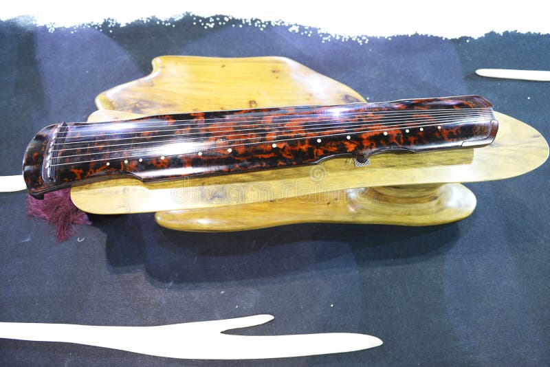 Oud muzikaal instrument stock foto. Image of brons, chinees 5955414