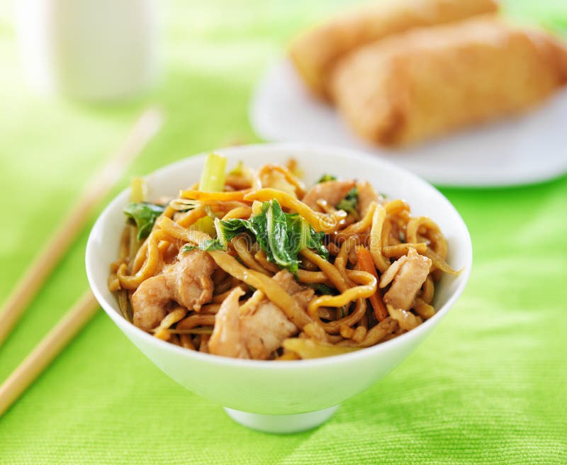 Chinese chicken lo mein in a bowl