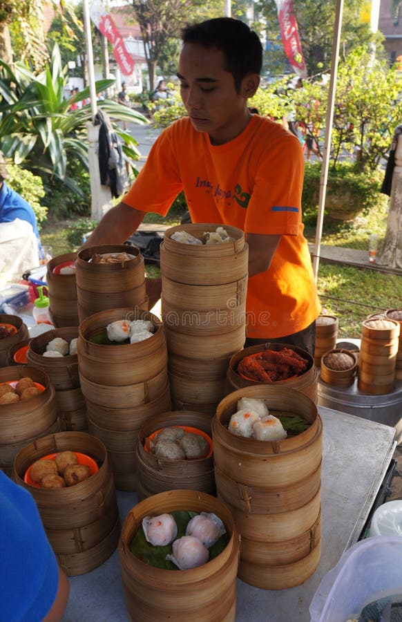 Chinese Cuisine China Yunnan Kunming Cuisine Rice Noodle Soup Crossing