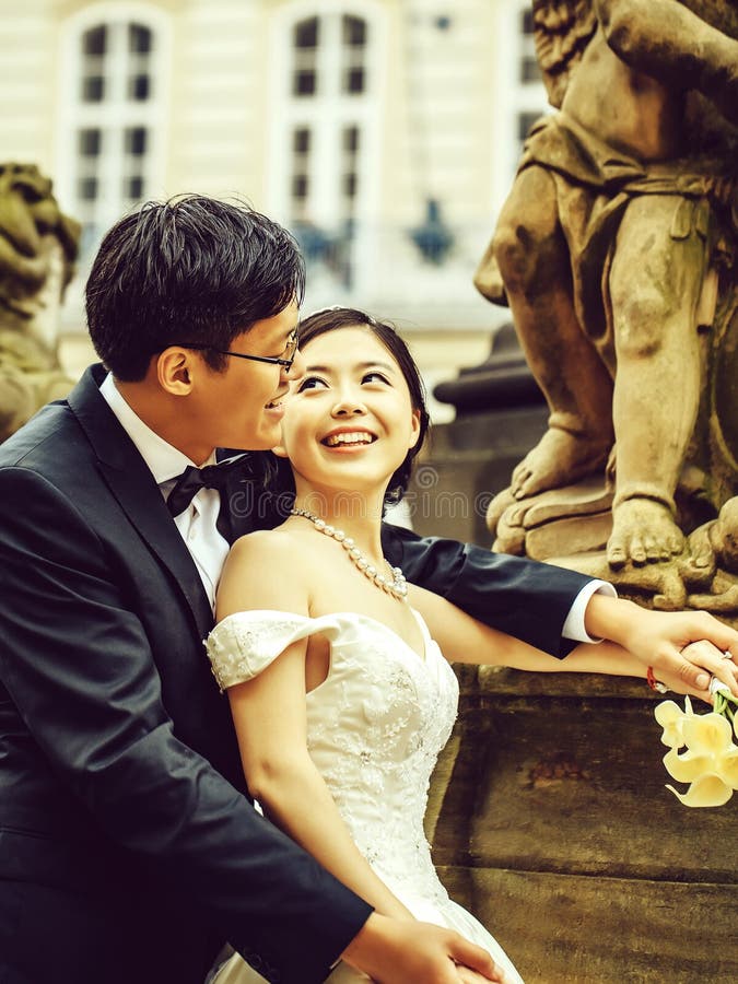 https://thumbs.dreamstime.com/b/chinese-cute-young-newlyweds-chinese-cute-happy-smiling-bride-groom-young-newlyweds-just-married-couple-streets-old-city-135185659.jpg