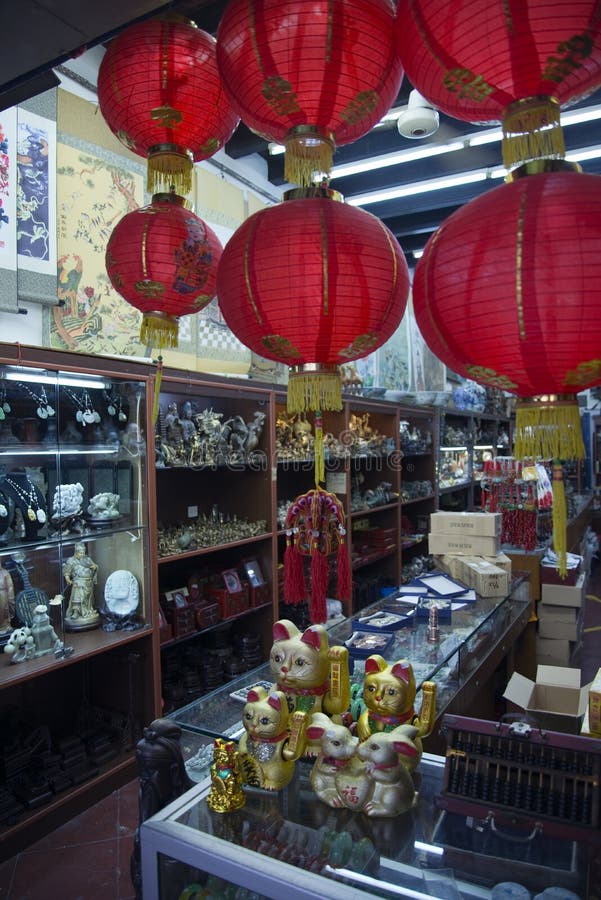 Singapore Gift Shop editorial stock image. Image of merchandise 43331249