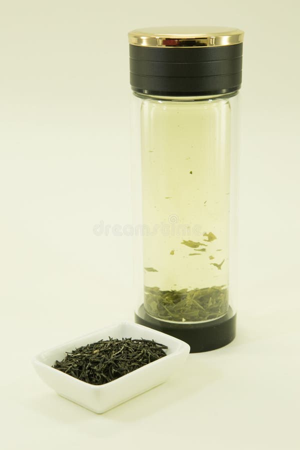 https://thumbs.dreamstime.com/b/chinese-green-tea-green-tea-wuhan-hubei-province-tea-wuhan-brewed-double-glass-thermo-dish-isolated-chinese-195835350.jpg
