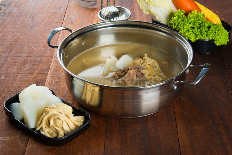 https://thumbs.dreamstime.com/b/chinese-lamb-hot-pot-soup-100167347.jpg