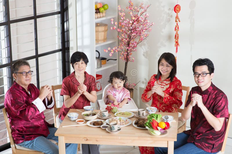 family reunion dinner chinese new year