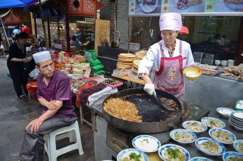 Chinese street cooking editorial stock image. Image of dish - 33012004