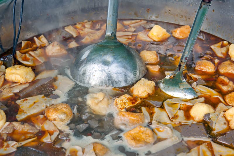 https://thumbs.dreamstime.com/b/chinese-street-food-soup-27903765.jpg