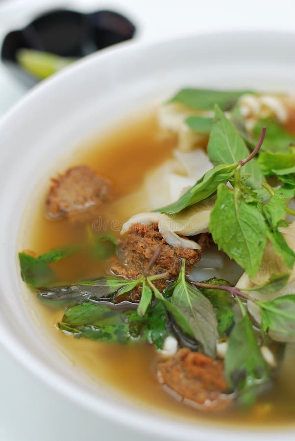 Chinese style vegetarian noodle soup