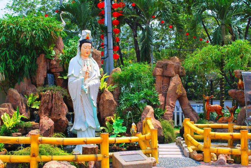 Chinese temple statue