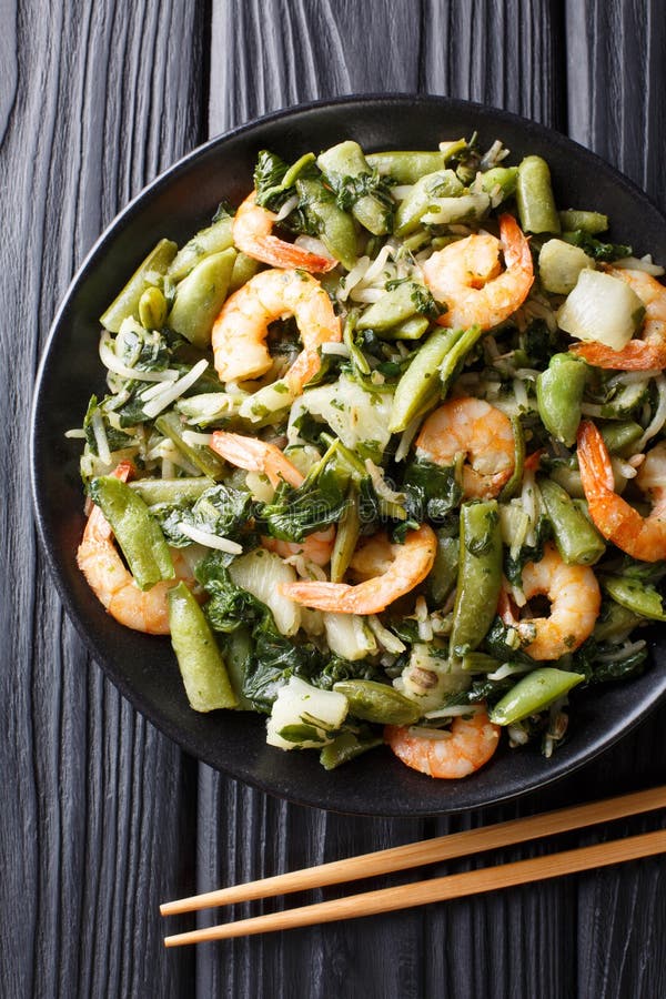 Chinese traditional Stir frying of shrimp, spinach, soy sprouts.