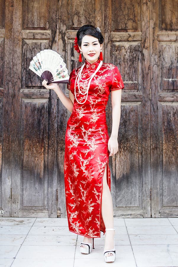 Parameters levenslang advies Chinese Traditionele Cheongsam Van De Vrouwen Rode Kleding Stock Afbeelding - Image of jaar, aziatisch: 48924887 Parameters levenslang advies Chinese Traditionele Cheongsam Van De Vrouwen Rode Kleding Stock Afbeelding - Image of jaar, aziatisch: 48924887