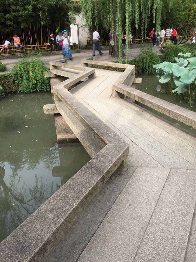 Chinesische Art Des Gartens Redaktionelles Stockbild Bild von teich