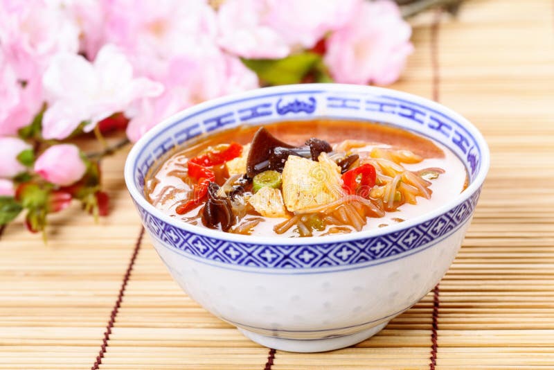 Chinesische heiße und saure Suppe stockbilder