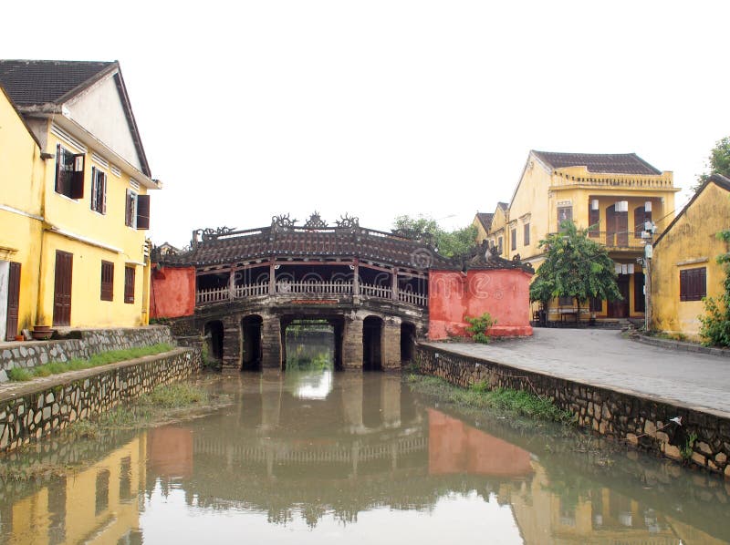 Chinesische japanische Brücke in HOI-AN, ein Weltkulturerbeplatz in VIETNAM lizenzfreies stockbild Chinesische japanische Brücke in HOI-AN, ein Weltkulturerbeplatz in VIETNAM lizenzfreies stockbild