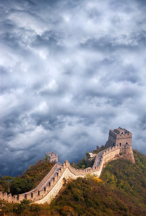 Chinesische Mauer der China-Reise, stürmische Himmel-Wolken