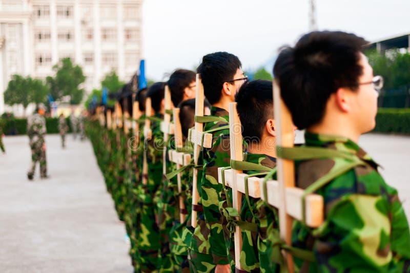 Chinesische NeulingsStudenten an der militärischen Ausbildung lizenzfreies stockfoto Chinesische NeulingsStudenten an der militärischen Ausbildung lizenzfreies stockfoto