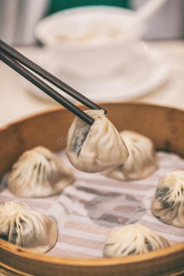 Chinesische Restaurantessen Xiao lange bao Mehlklöße gedämpfte Suppenmehlkloß-Asien-Reise Shanghai-Reiselebensstil stockfotos Chinesische Restaurantessen Xiao lange bao Mehlklöße gedämpfte Suppenmehlkloß-Asien-Reise Shanghai-Reiselebensstil stockfotos